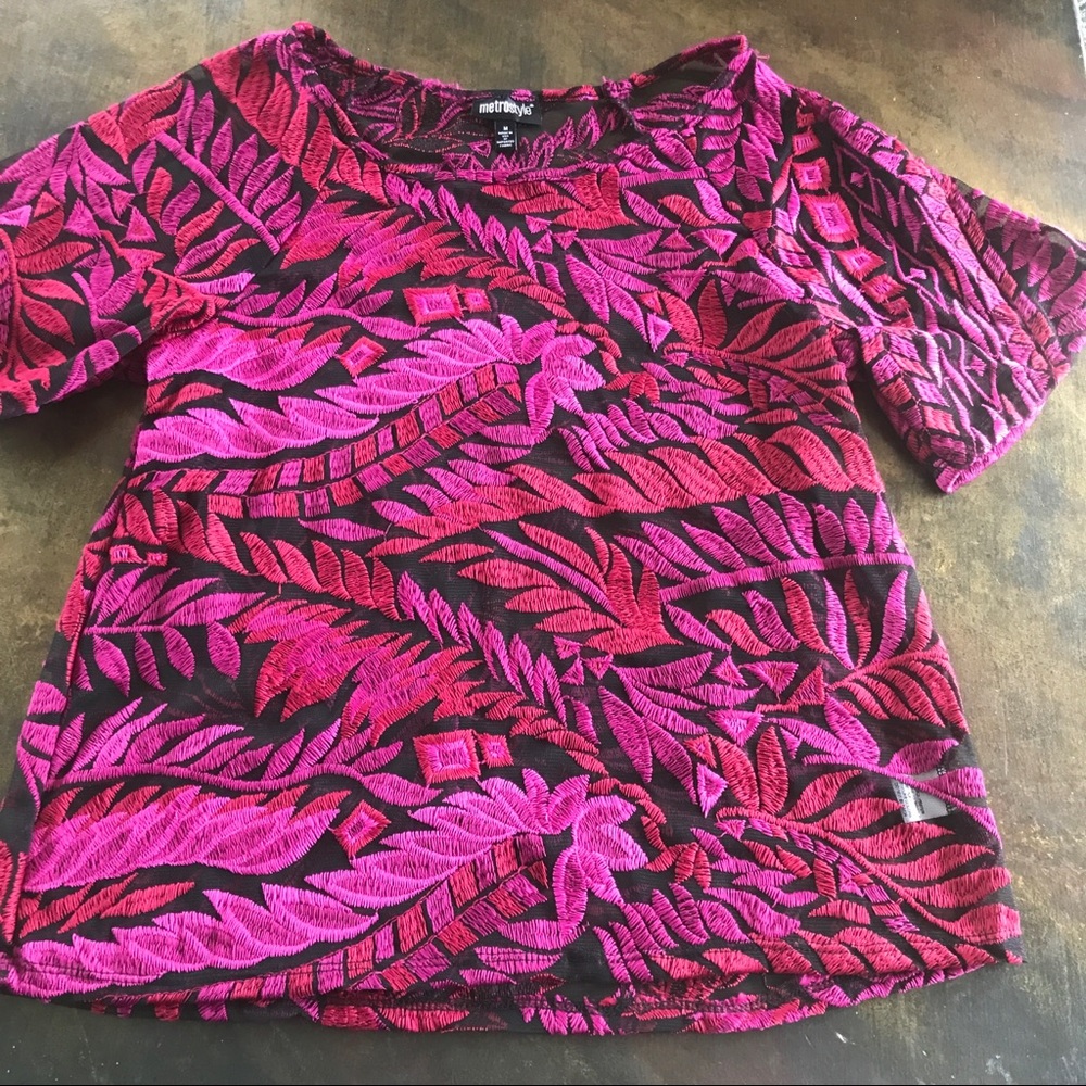 NEW Metrostyle SZ MED Top BLK Mesh & Embroidery